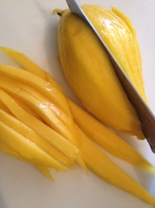 smitsfoodblog - mango salad prep 2