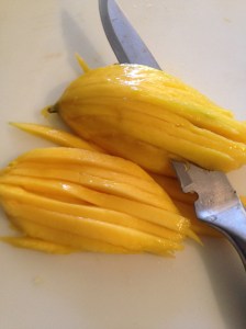 smitsfoodblog - mango salad prep 3