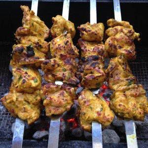 smitsfoodblog-spicy charcoal BBQ chicken with fresh green herbs